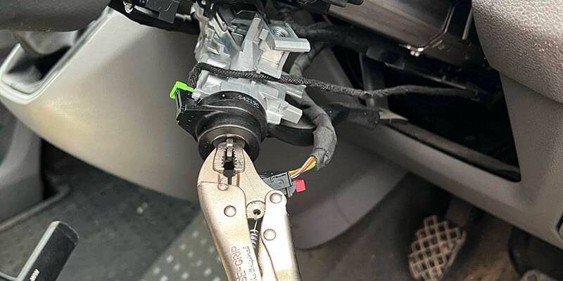 car keys stuck in car - Pro Keys Locksmith